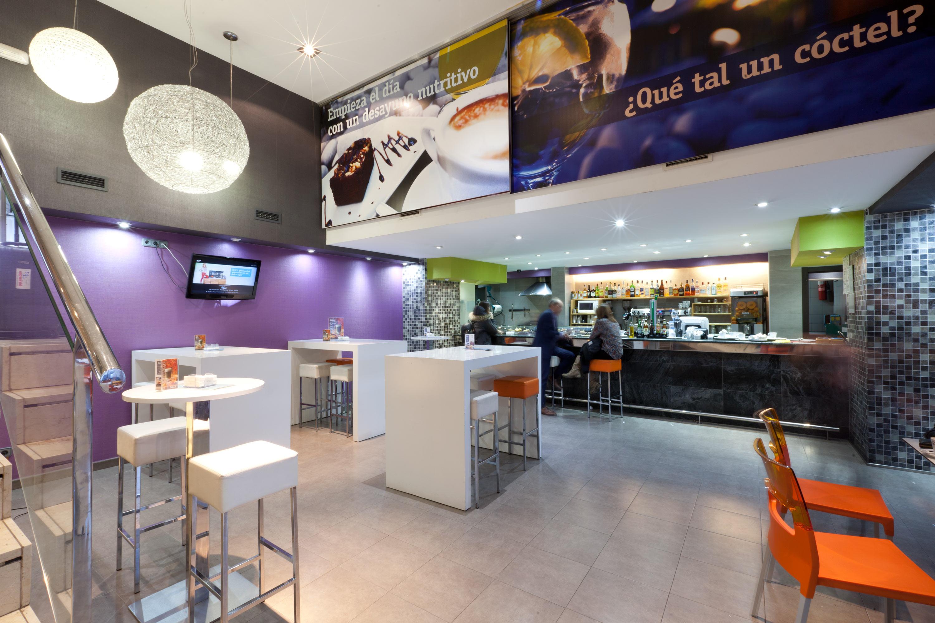 巴拉哈斯参议员酒店 马德里 外观 照片 Interior of a hotel in Madrid, Spain.