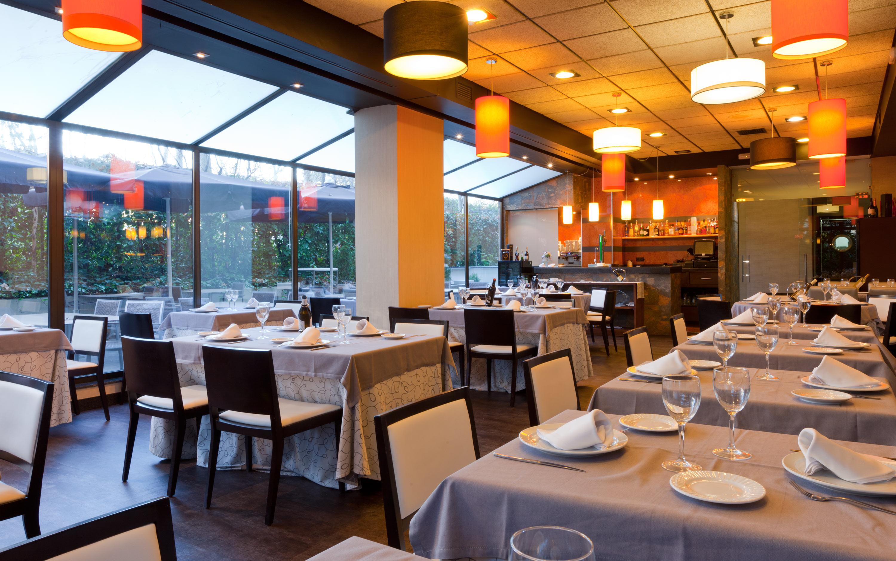 巴拉哈斯参议员酒店 马德里 外观 照片 Interior of a restaurant