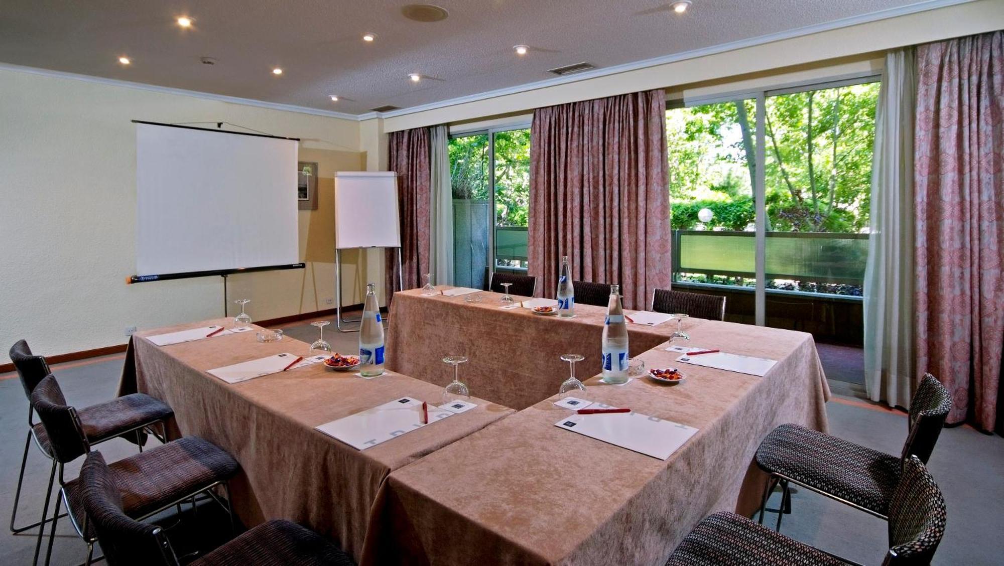 巴拉哈斯参议员酒店 马德里 设施 照片 Meeting room