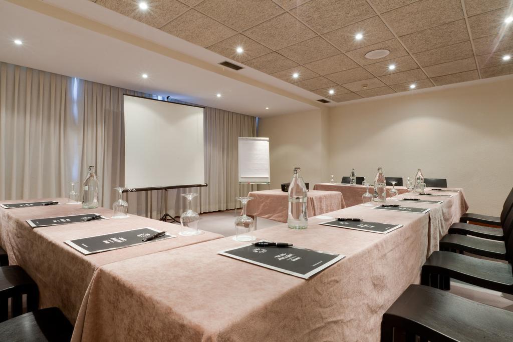 巴拉哈斯参议员酒店 马德里 外观 照片 Meeting room