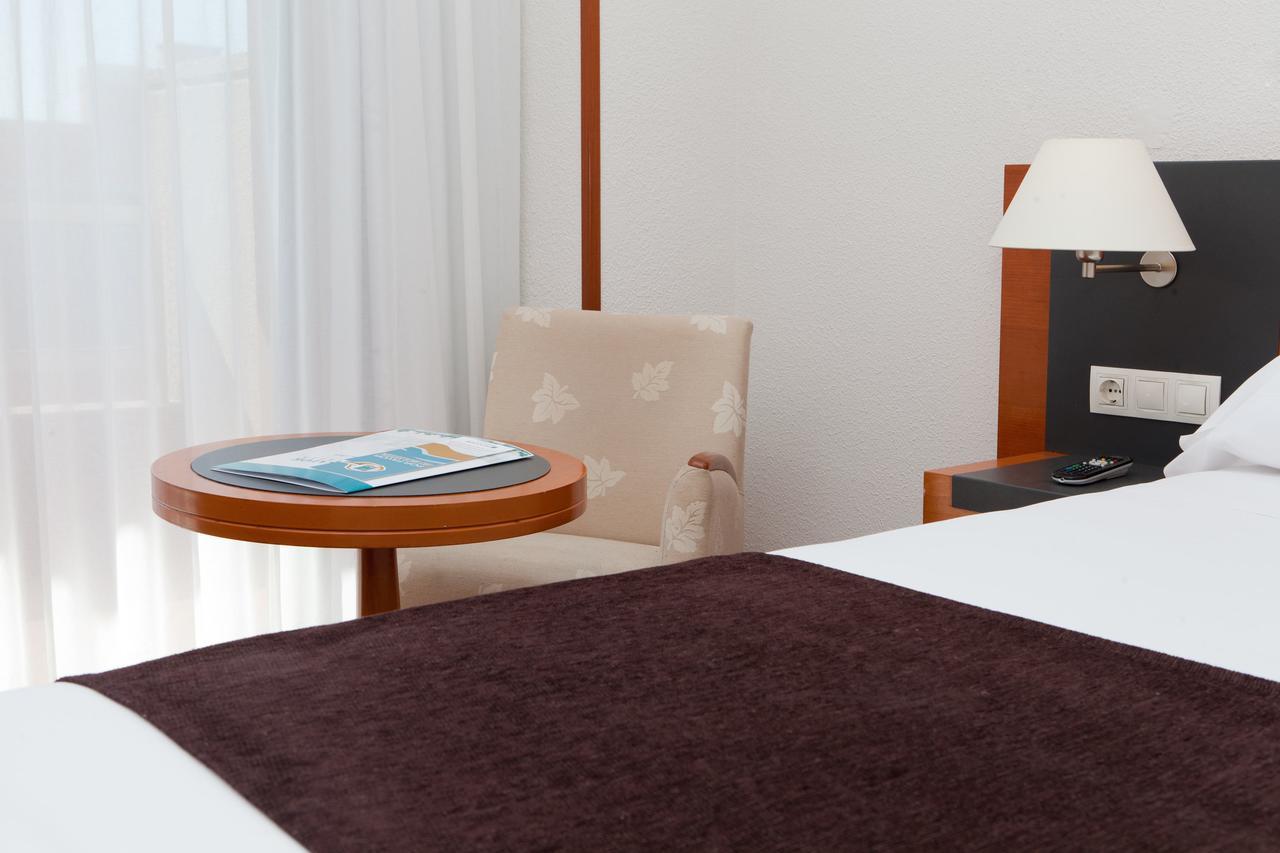 巴拉哈斯参议员酒店 马德里 外观 照片 Room